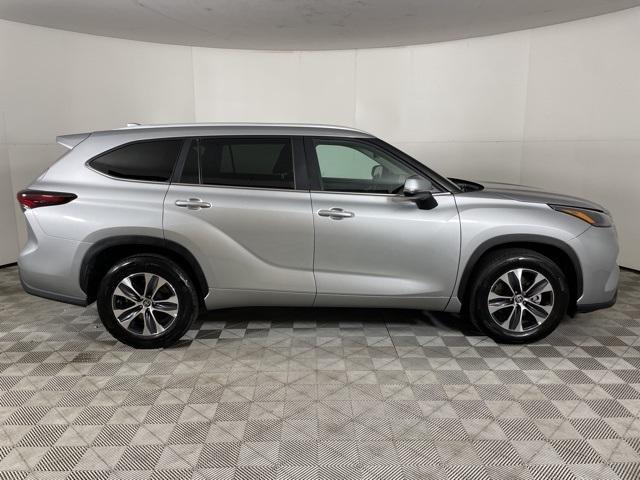 used 2024 Toyota Highlander car, priced at $40,500