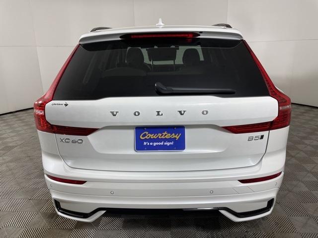 new 2025 Volvo XC60 car, priced at $58,895