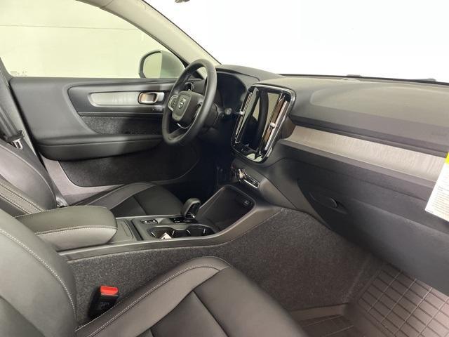 new 2025 Volvo XC40 car, priced at $43,260