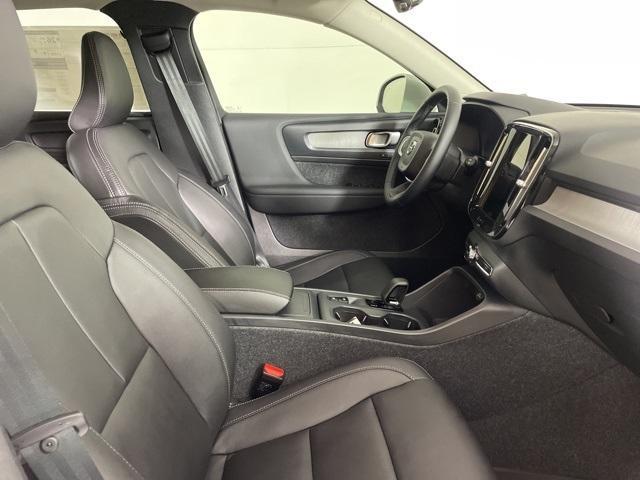 new 2025 Volvo XC40 car, priced at $43,260