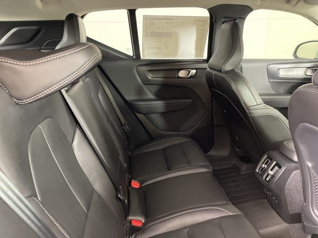 new 2025 Volvo XC40 car, priced at $43,260
