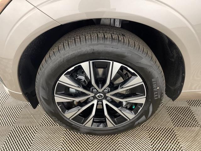 new 2025 Volvo XC60 car, priced at $48,320