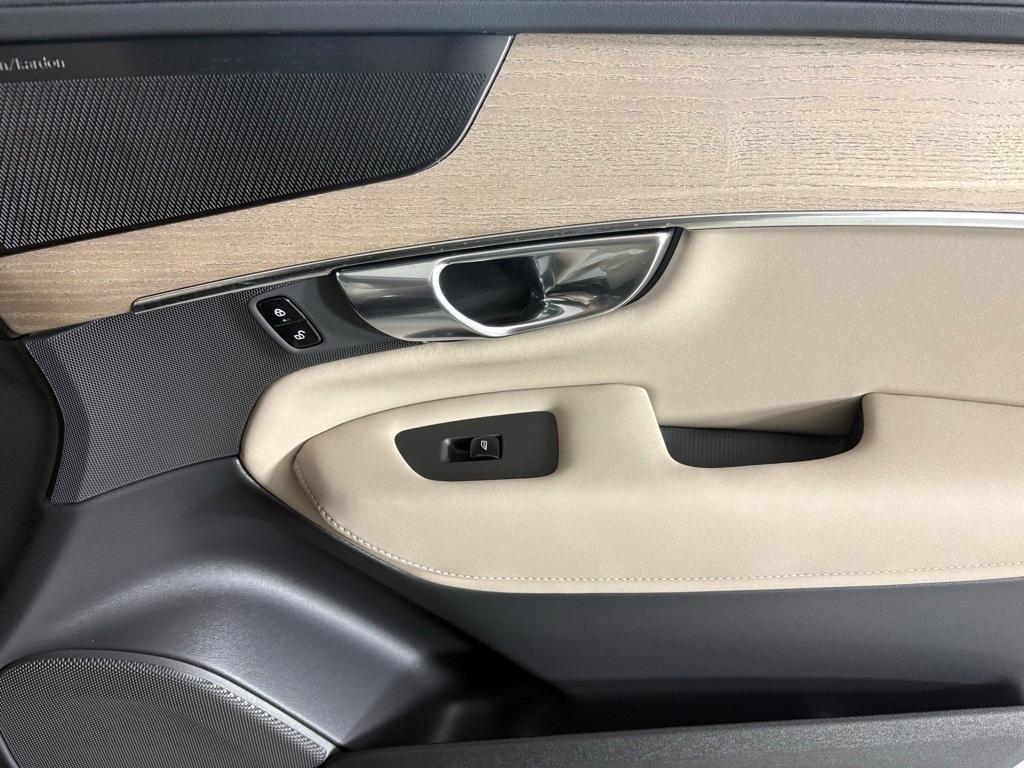 new 2026 Volvo XC90 Plug-In Hybrid car, priced at $78,875