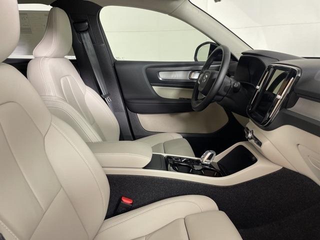new 2026 Volvo XC40 car