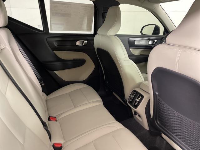 new 2026 Volvo XC40 car