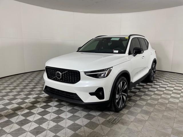 new 2024 Volvo XC40 car, priced at $48,420