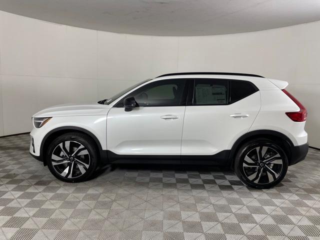 new 2024 Volvo XC40 car, priced at $48,420