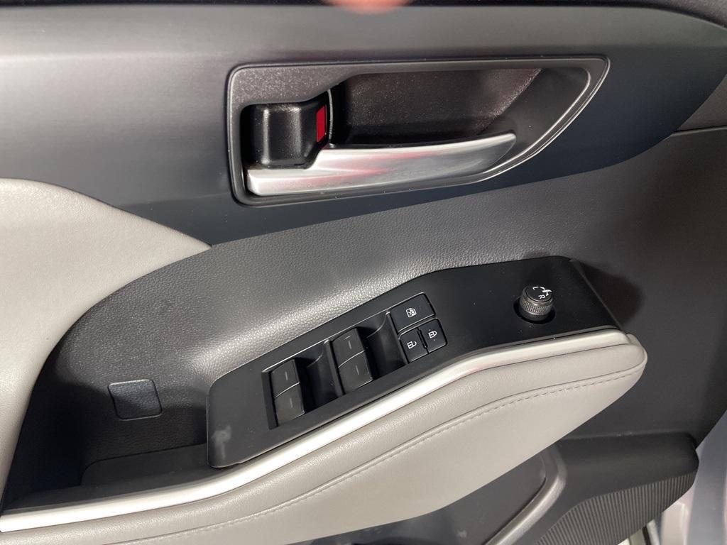 used 2021 Toyota Highlander car, priced at $29,500