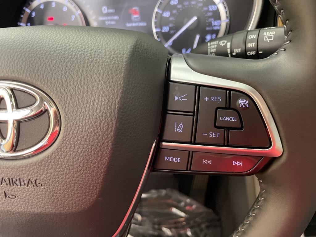 used 2021 Toyota Highlander car, priced at $29,500