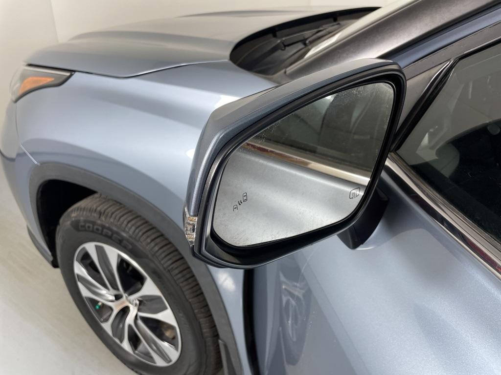 used 2021 Toyota Highlander car, priced at $29,500