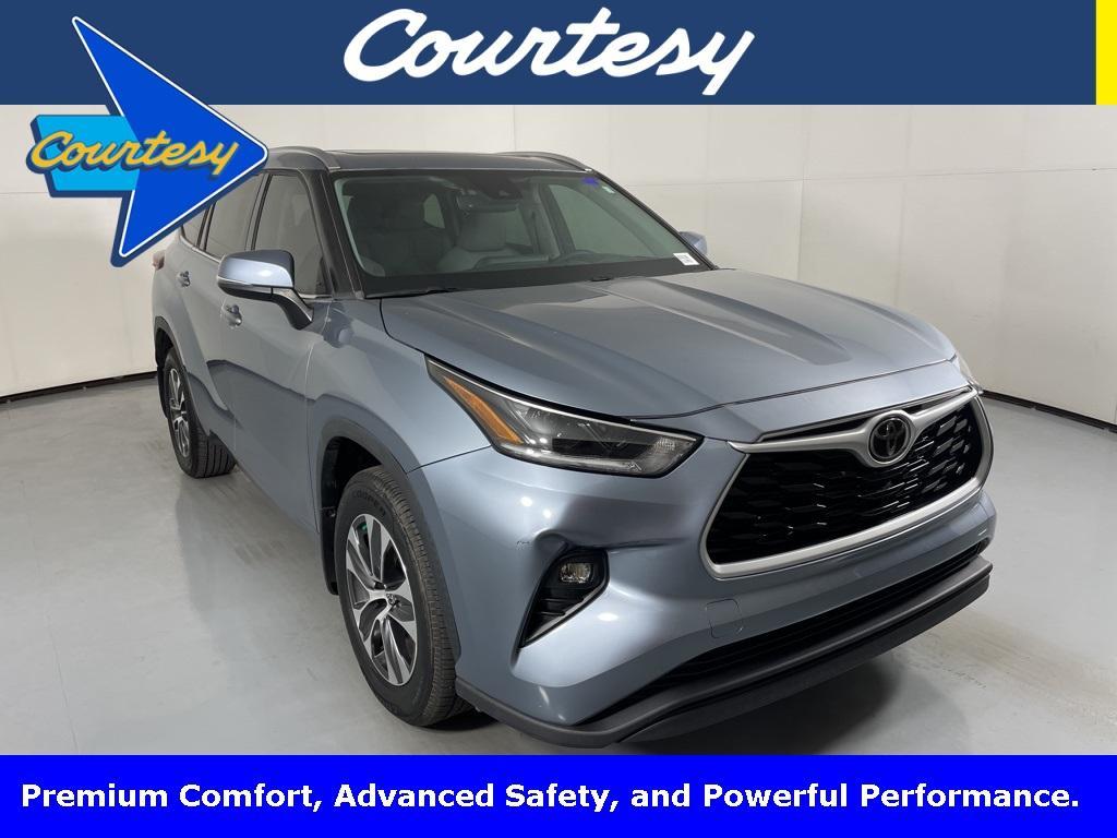 used 2021 Toyota Highlander car, priced at $29,500