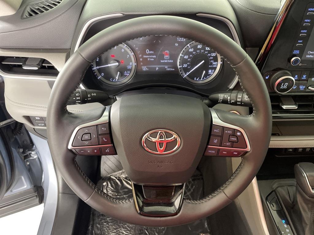 used 2021 Toyota Highlander car, priced at $29,500