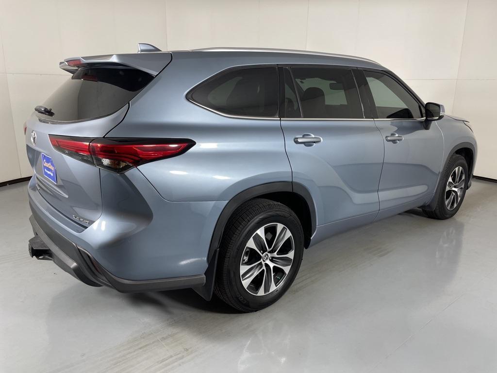 used 2021 Toyota Highlander car, priced at $29,500