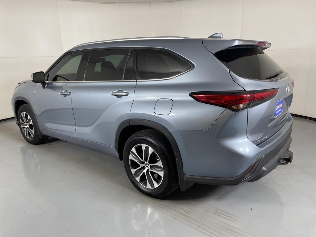used 2021 Toyota Highlander car, priced at $29,500