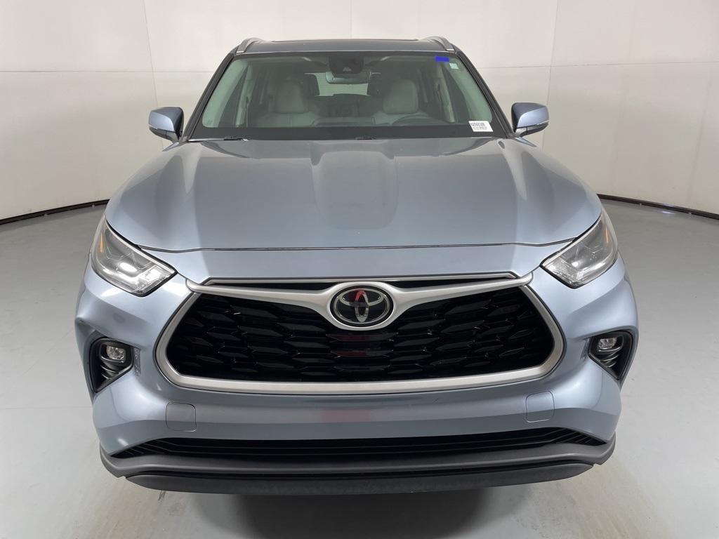 used 2021 Toyota Highlander car, priced at $29,500
