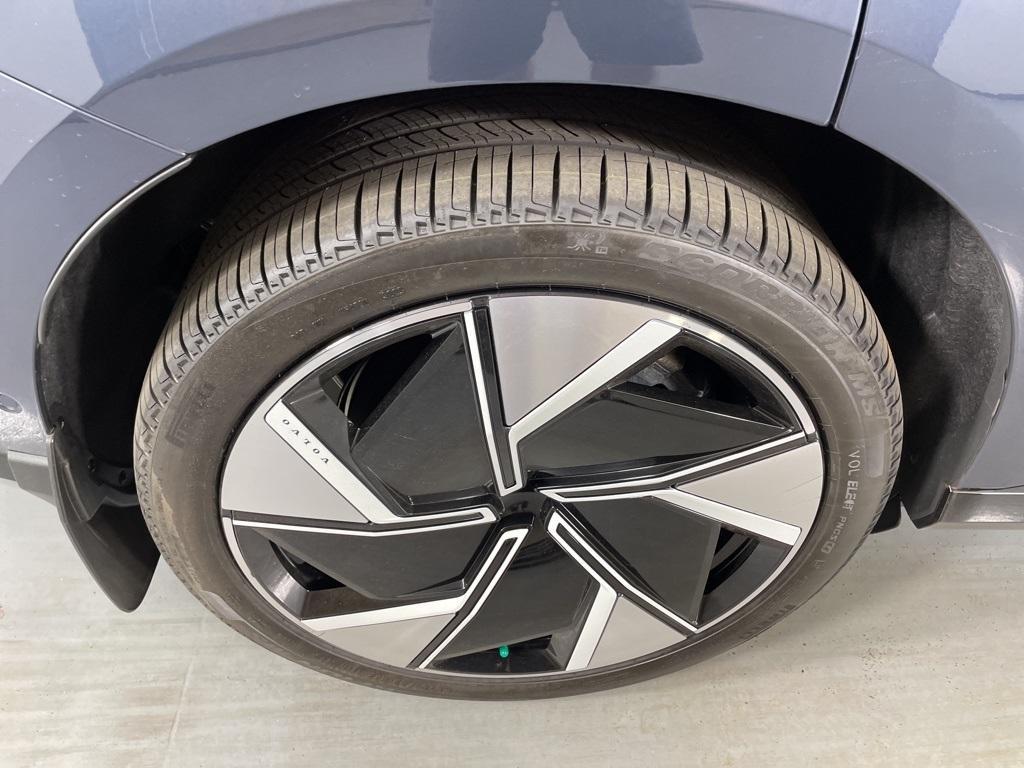 new 2025 Volvo EX90 car, priced at $86,525