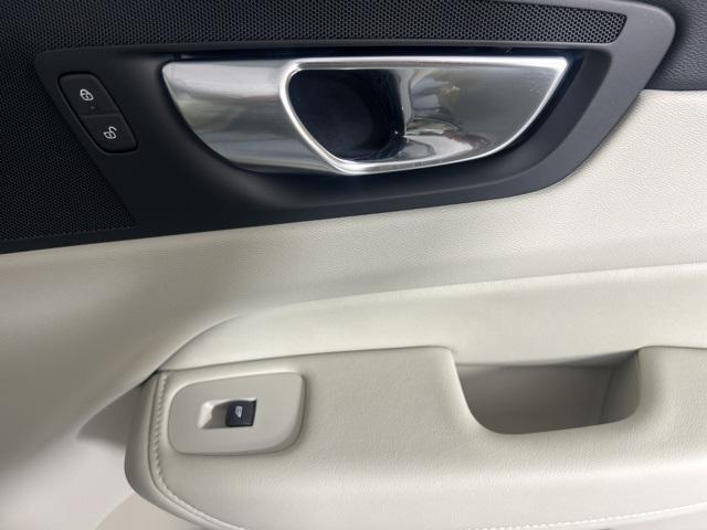 new 2025 Volvo XC60 car, priced at $51,360