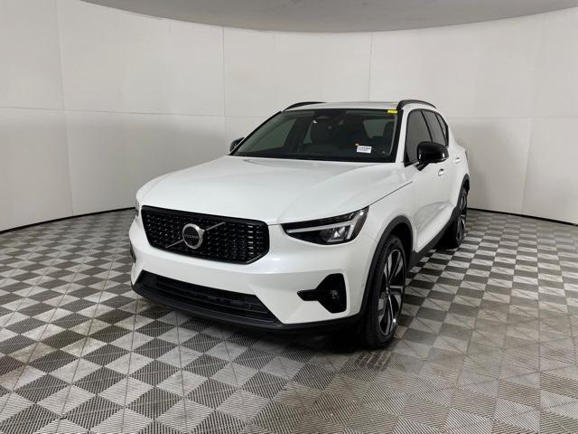 new 2024 Volvo XC40 car, priced at $47,855