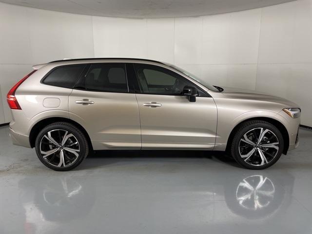 new 2025 Volvo XC60 car, priced at $58,660