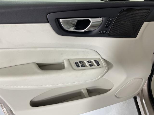 new 2025 Volvo XC60 car, priced at $58,660