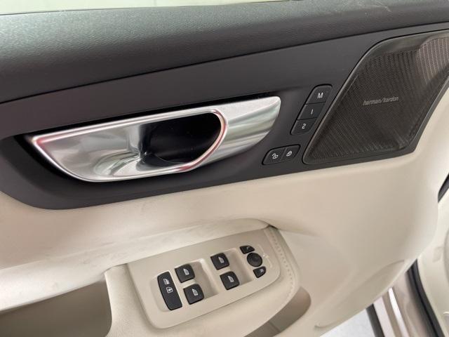 new 2025 Volvo XC60 car, priced at $58,660
