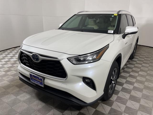 used 2020 Toyota Highlander Hybrid car, priced at $36,500