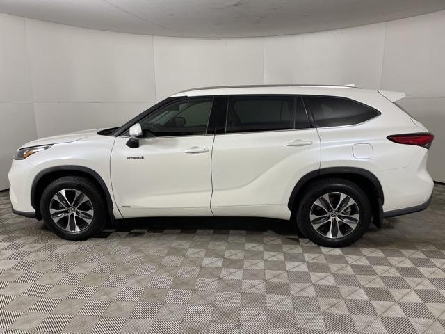 used 2020 Toyota Highlander Hybrid car, priced at $36,500