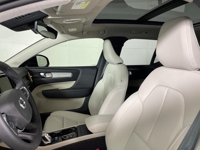 new 2026 Volvo XC40 car