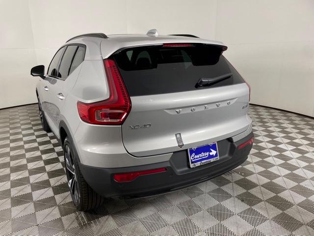 new 2024 Volvo XC40 car, priced at $46,100