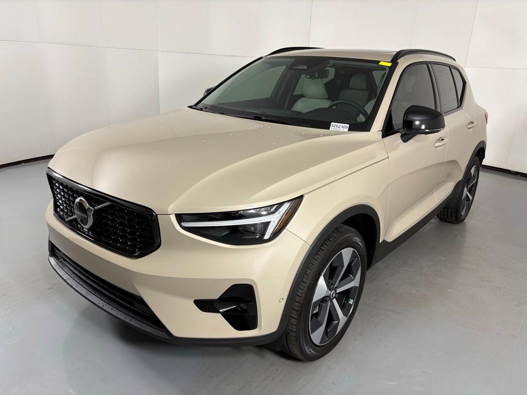 new 2026 Volvo XC40 car, priced at $45,970