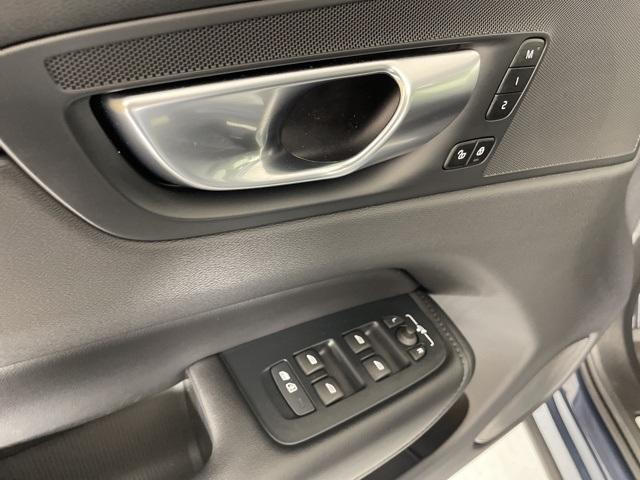 new 2025 Volvo XC60 car, priced at $52,360