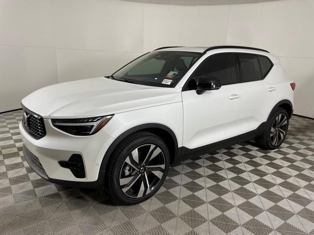 new 2025 Volvo XC40 car, priced at $48,325