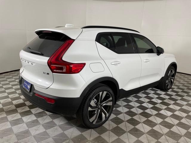 new 2025 Volvo XC40 car, priced at $48,325