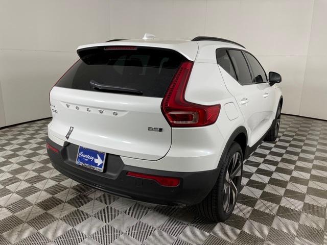 new 2025 Volvo XC40 car, priced at $48,325