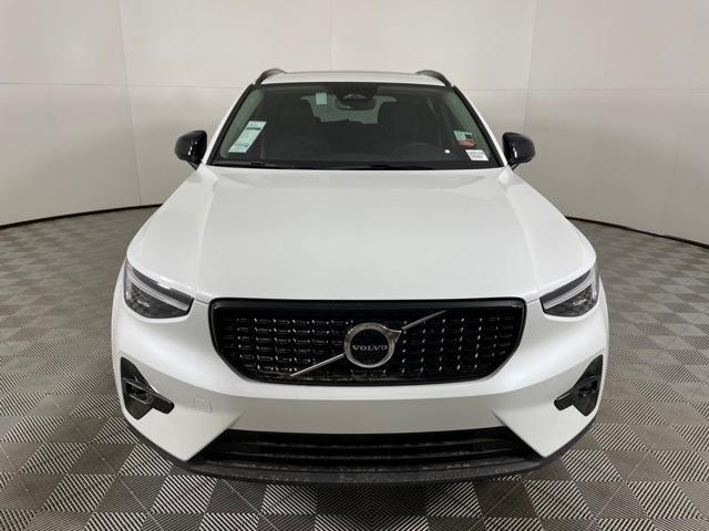 new 2025 Volvo XC40 car, priced at $48,325