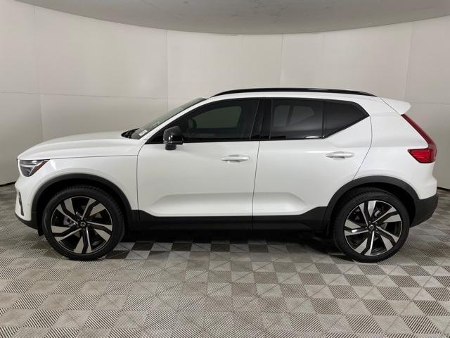 new 2025 Volvo XC40 car, priced at $48,325