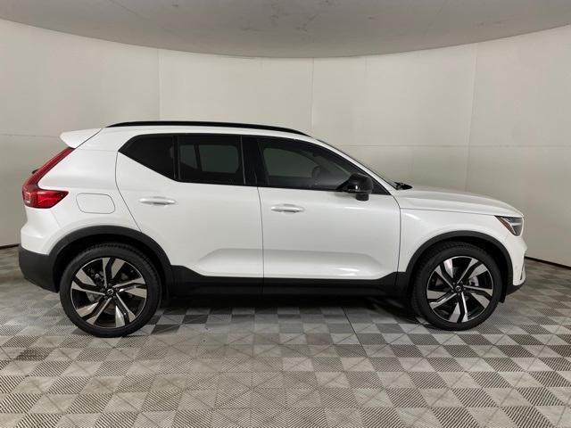 new 2025 Volvo XC40 car, priced at $48,325