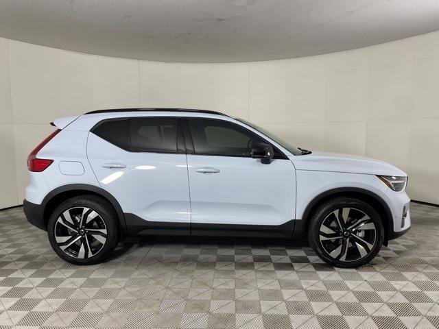 new 2024 Volvo XC40 car, priced at $44,705