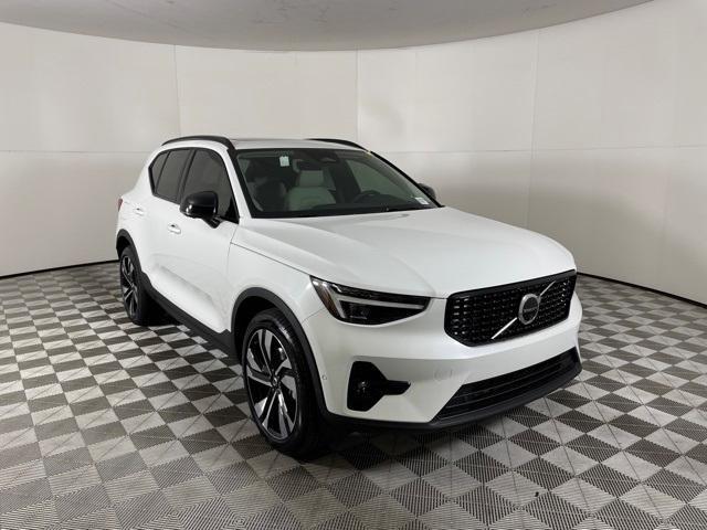 new 2024 Volvo XC40 car, priced at $48,685