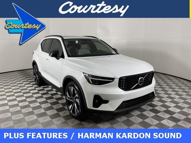 new 2024 Volvo XC40 car, priced at $45,185