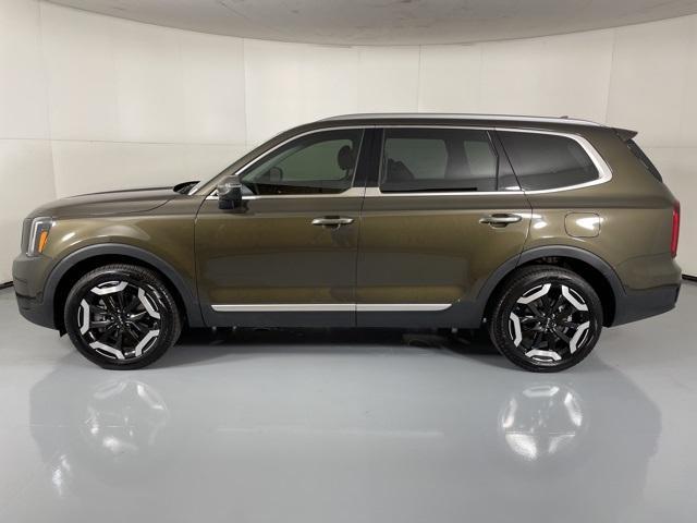 used 2025 Kia Telluride car, priced at $37,000