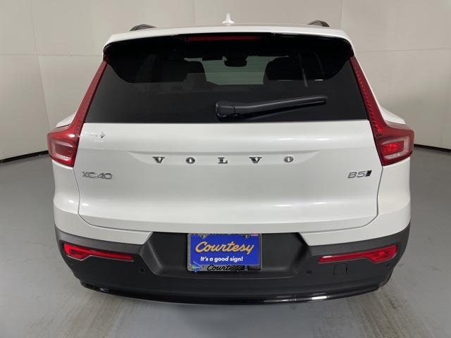 new 2026 Volvo XC40 car