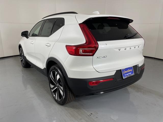 new 2026 Volvo XC40 car