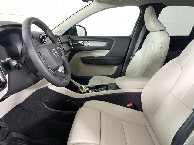 new 2026 Volvo XC40 car