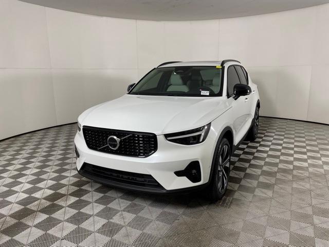 new 2024 Volvo XC40 car, priced at $47,130