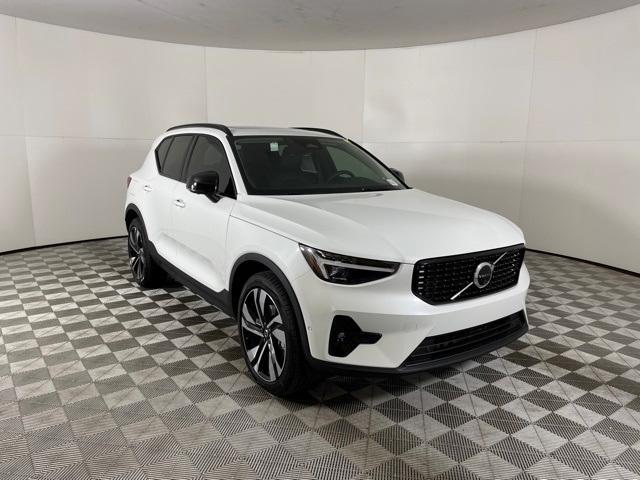 new 2024 Volvo XC40 car, priced at $44,955