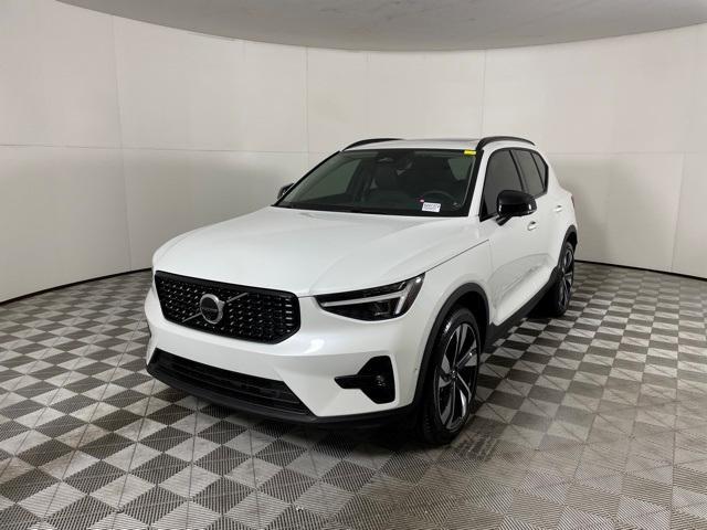 new 2024 Volvo XC40 car, priced at $44,955