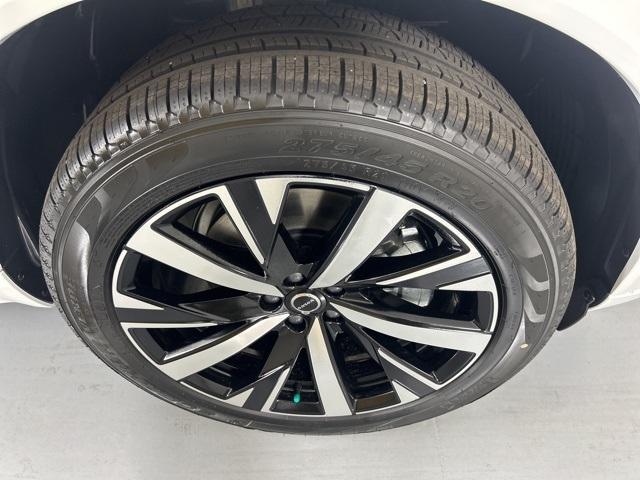 new 2025 Volvo XC90 car, priced at $61,850