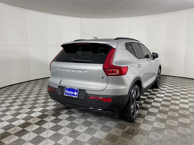 new 2024 Volvo XC40 car, priced at $45,505