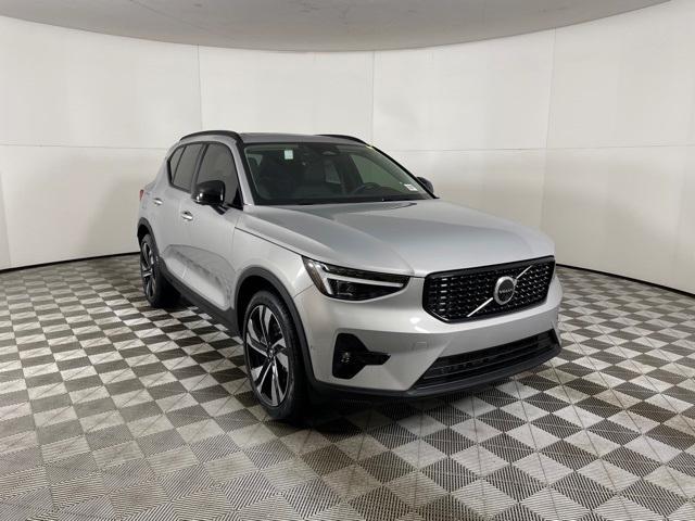 new 2024 Volvo XC40 car, priced at $45,505